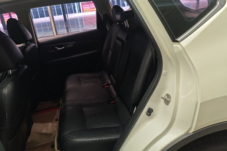 Used Nissan X-Trail 2015 2.5L CVT Leading MAX Edition 4WD Left Rear Seat