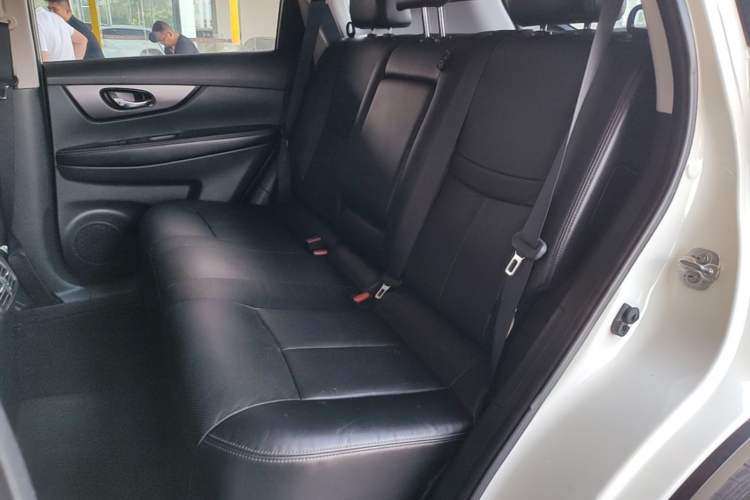 Used Nissan X-Trail 2015 2.0L CVT Comfort MAX Edition 2WD Left Rear Seat