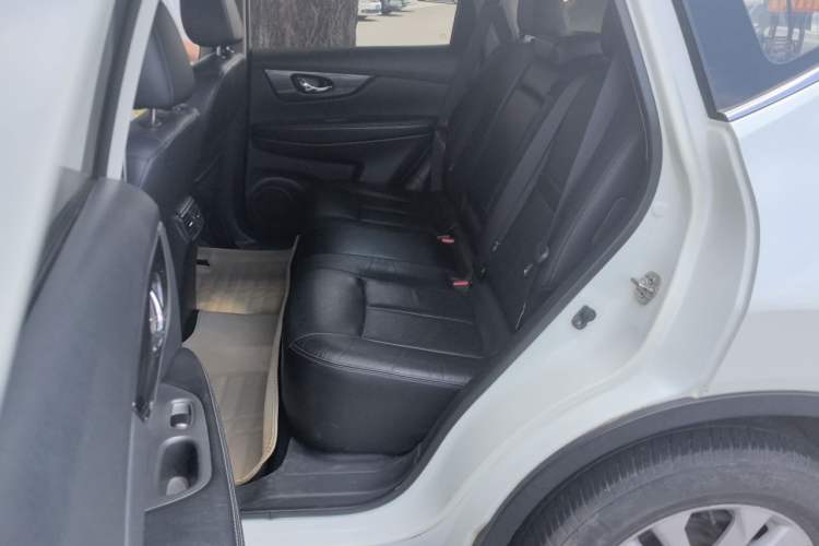 Used Nissan X-Trail 2015 2.5L CVT Leading MAX Edition 4WD Left Rear Seat