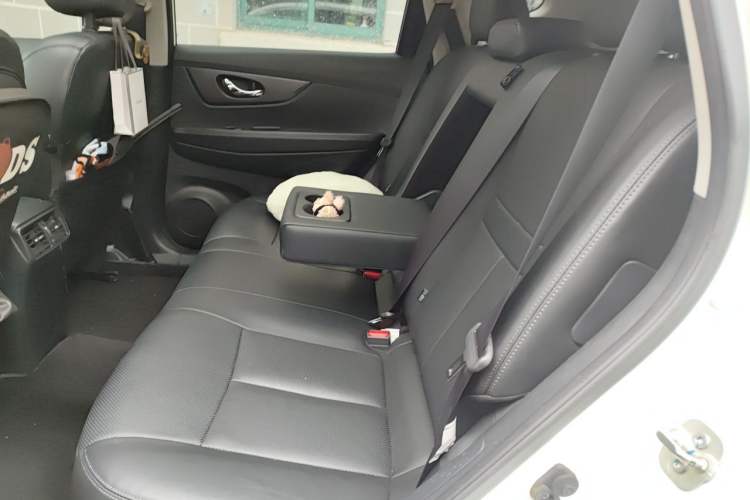 Used Nissan X-Trail 2015 2.0L CVT Comfort MAX Edition 2WD Left Rear Seat