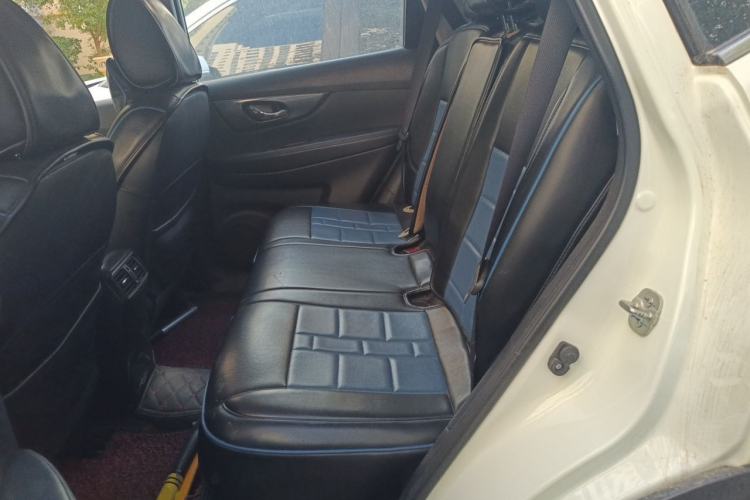 Used Nissan X-Trail 2015 2.5L CVT Leading MAX Edition 4WD Left Rear Seat