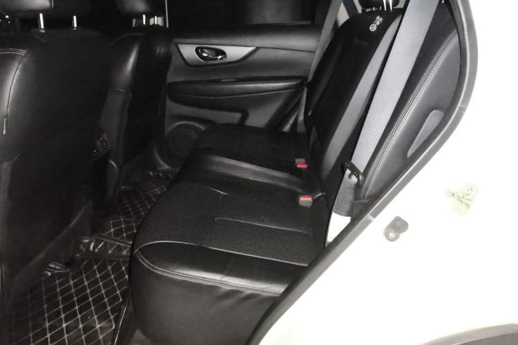 Used Nissan X-Trail 2015 2.0L CVT Comfort MAX Edition 2WD Left Rear Seat