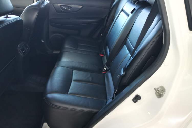 Used Nissan X-Trail 2015 2.5L CVT Leading MAX Edition 4WD Left Rear Seat