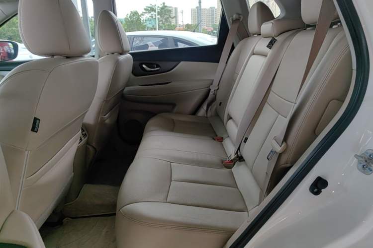 Used Nissan X-Trail 2015 2.0L CVT Comfort MAX Edition 2WD Left Rear Seat