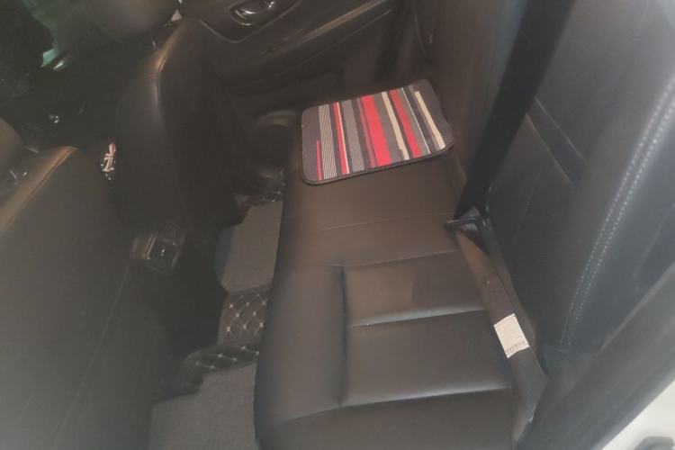 Used Nissan X-Trail 2015 2.5L CVT Leading MAX Edition 4WD Left Rear Seat