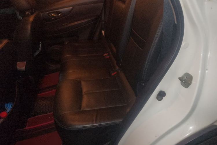 Used Nissan X-Trail 2015 2.5L CVT Leading MAX Edition 4WD Left Rear Seat