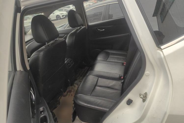 Used Nissan X-Trail 2015 2.5L CVT Leading MAX Edition 4WD Left Rear Seat