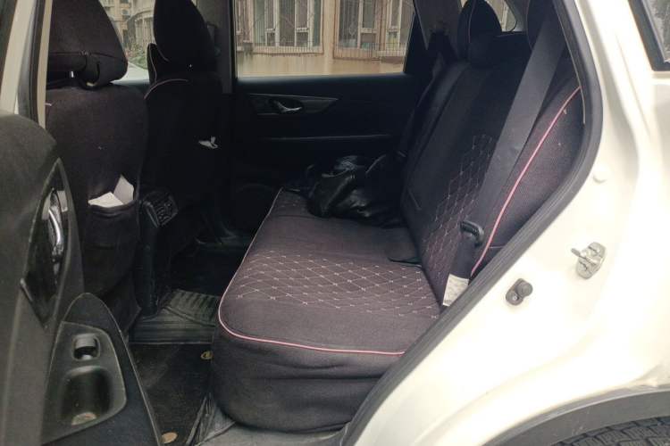 Used Nissan X-Trail 2015 2.5L CVT Leading MAX Edition 4WD Left Rear Seat