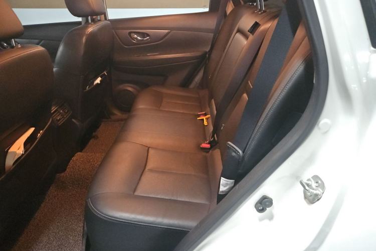 Used Nissan X-Trail 2015 2.0L CVT Comfort MAX Edition 2WD Left Rear Seat