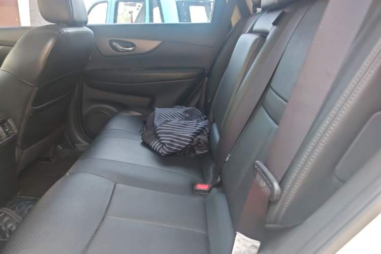 Used Nissan X-Trail 2015 2.0L CVT Comfort MAX Edition 2WD Left Rear Seat