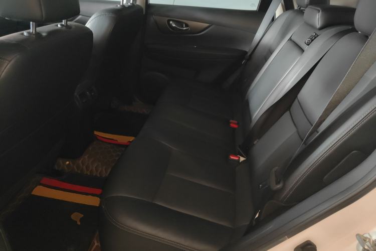 Used Nissan X-Trail 2015 2.0L CVT Comfort MAX Edition 2WD Left Rear Seat