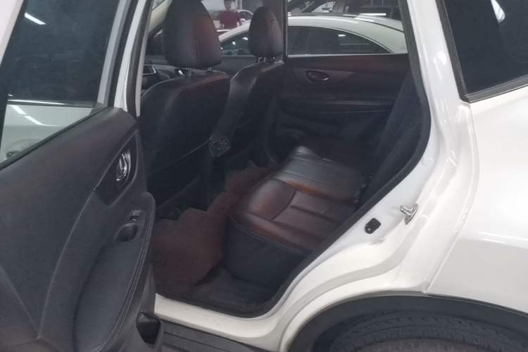 Used Nissan X-Trail 2015 2.0L CVT Comfort MAX Edition 2WD Left Rear Seat