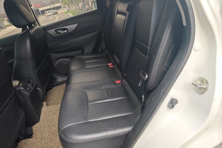 Used Nissan X-Trail 2015 2.0L CVT Comfort MAX Edition 2WD Left Rear Seat