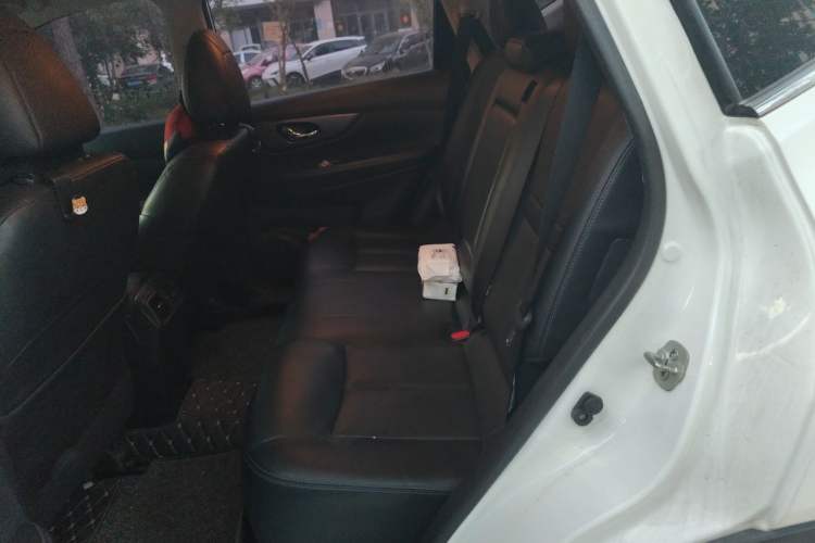 Used Nissan X-Trail 2015 2.0L CVT Comfort MAX Edition 2WD Left Rear Seat