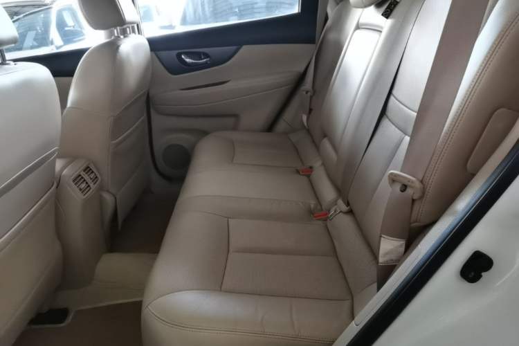Used Nissan X-Trail 2015 2.0L CVT Comfort MAX Edition 2WD Left Rear Seat