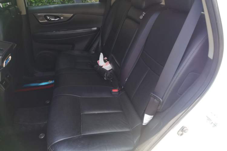Used Nissan X-Trail 2015 2.5L CVT Leading MAX Edition 4WD Left Rear Seat