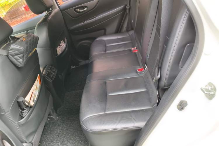 Used Nissan X-Trail 2015 2.0L CVT Comfort MAX Edition 2WD Left Rear Seat