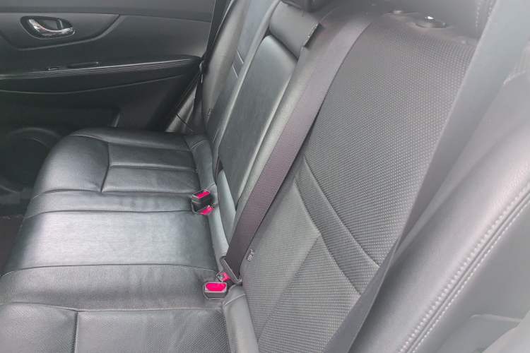 Used Nissan X-Trail 2015 2.0L CVT Comfort MAX Edition 2WD Left Rear Seat