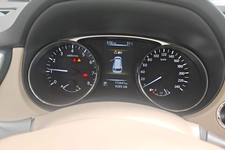Used Nissan X-Trail 2015 2.0L CVT Comfort MAX Edition 2WD Odometer Close Up