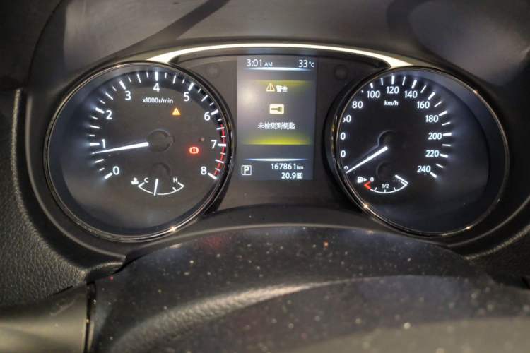 Used Nissan X-Trail 2015 2.0L CVT Comfort MAX Edition 2WD Odometer Close Up