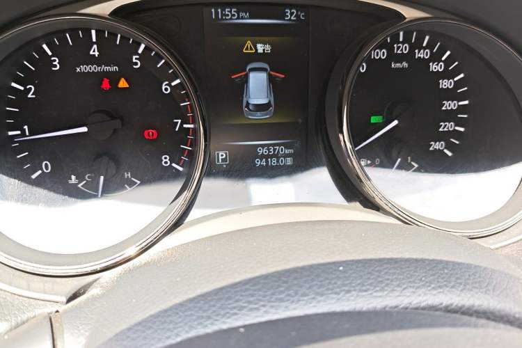 Used Nissan X-Trail 2015 2.0L CVT Comfort MAX Edition 2WD Odometer Close Up
