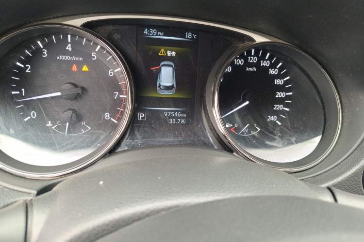 Used Nissan X-Trail 2015 2.0L CVT Comfort MAX Edition 2WD Odometer Close Up