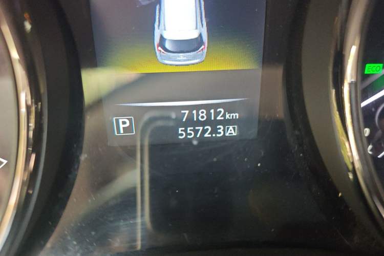 Used Nissan X-Trail 2015 2.0L CVT Comfort MAX Edition 2WD Odometer Close Up