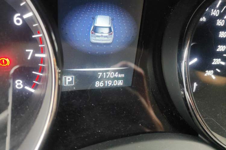 Used Nissan X-Trail 2015 2.0L CVT Comfort MAX Edition 2WD Odometer Close Up