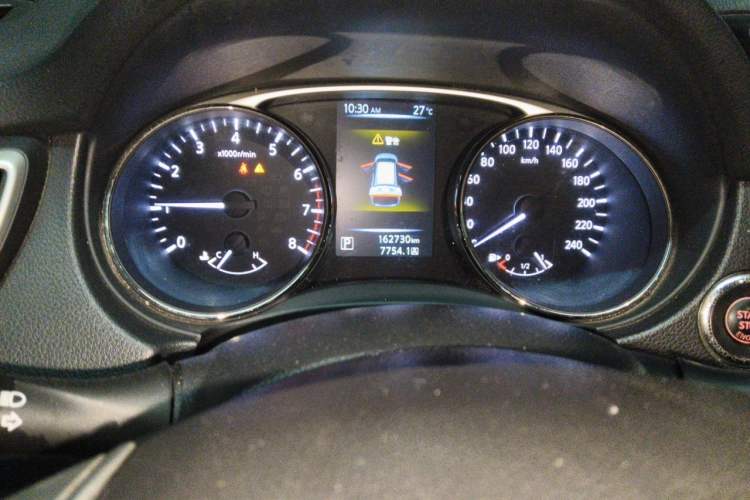 Used Nissan X-Trail 2015 2.0L CVT Comfort MAX Edition 2WD Odometer Close Up