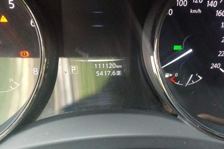 Used Nissan X-Trail 2015 2.0L CVT Comfort MAX Edition 2WD Odometer Close Up