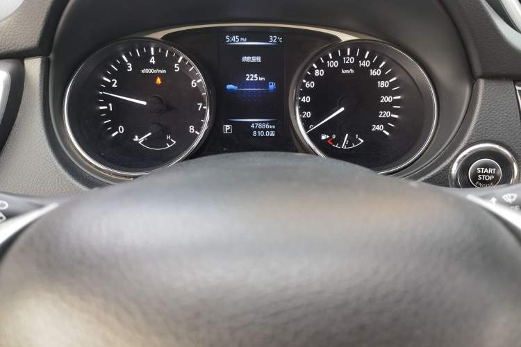 Used Nissan X-Trail 2015 2.5L CVT Leading MAX Edition 4WD Odometer Close Up