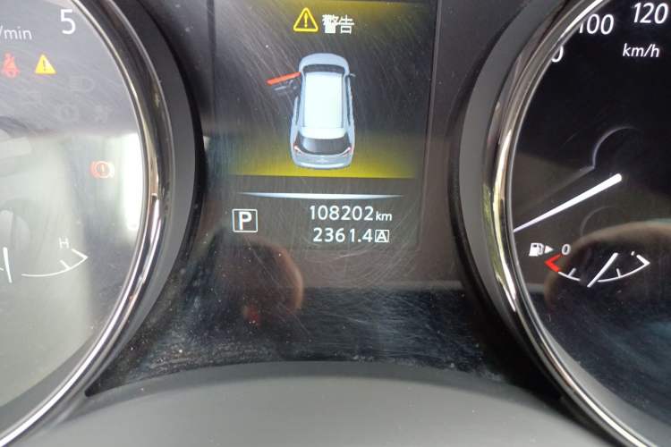 Used Nissan X-Trail 2015 2.5L CVT Leading MAX Edition 4WD Odometer Close Up