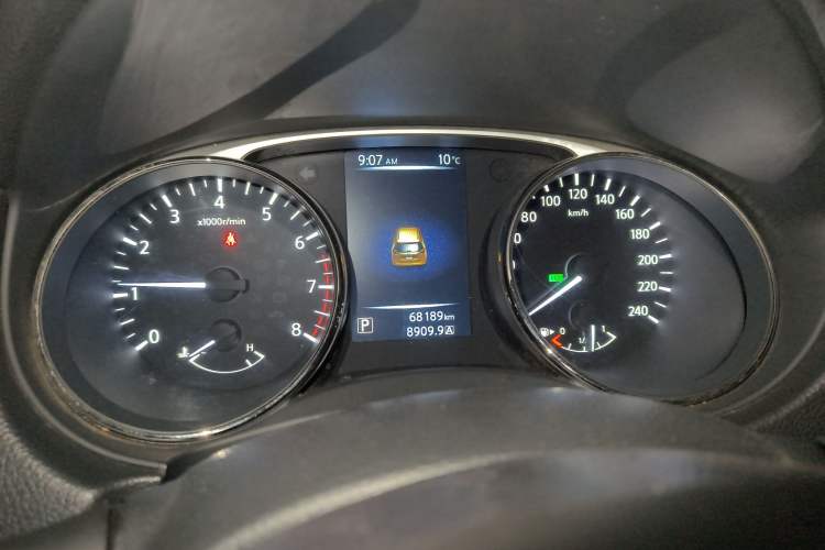 Used Nissan X-Trail 2015 2.0L CVT Comfort MAX Edition 2WD Odometer Close Up