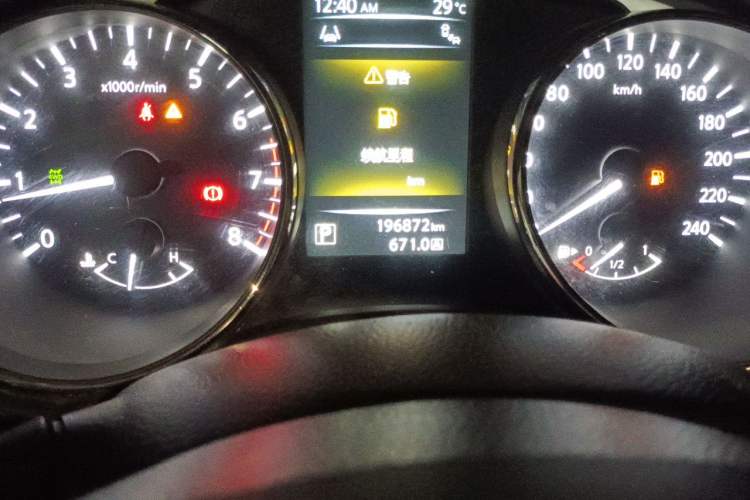Used Nissan X-Trail 2015 2.5L CVT Leading MAX Edition 4WD Odometer Close Up