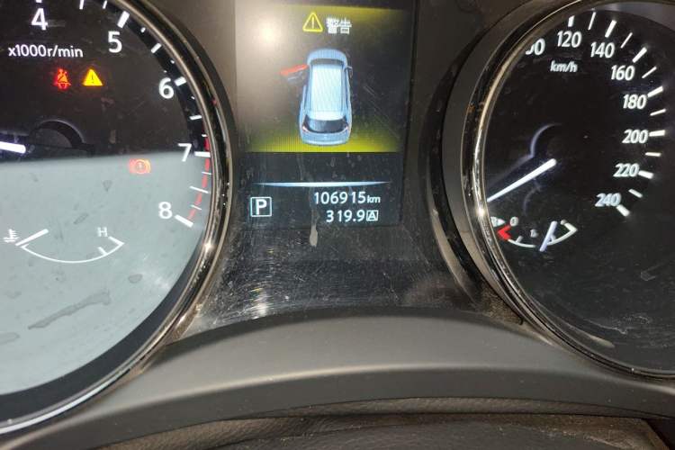 Used Nissan X-Trail 2015 2.0L CVT Comfort MAX Edition 2WD Odometer Close Up
