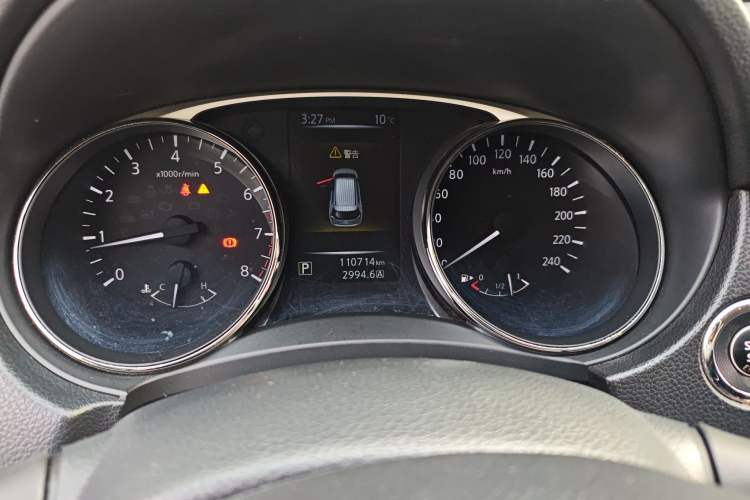 Used Nissan X-Trail 2015 2.0L CVT Comfort MAX Edition 2WD Odometer Close Up