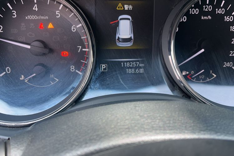 Used Nissan X-Trail 2015 2.0L CVT Comfort MAX Edition 2WD Odometer Close Up
