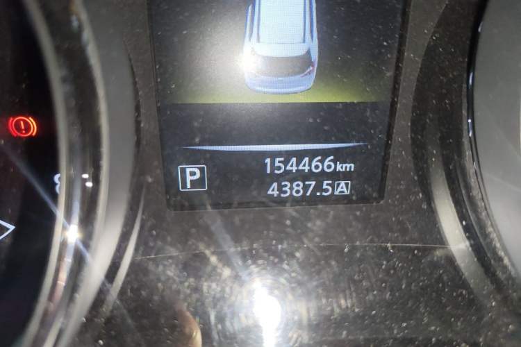 Used Nissan X-Trail 2015 2.0L CVT Comfort MAX Edition 2WD Odometer Close Up