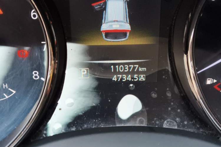 Used Nissan X-Trail 2015 2.0L CVT Comfort MAX Edition 2WD Odometer Close Up