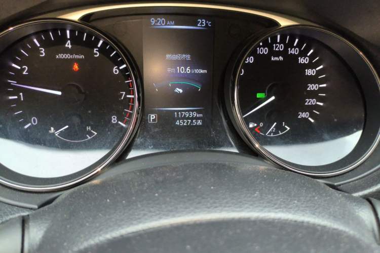 Used Nissan X-Trail 2015 2.0L CVT Comfort MAX Edition 2WD Odometer Close Up