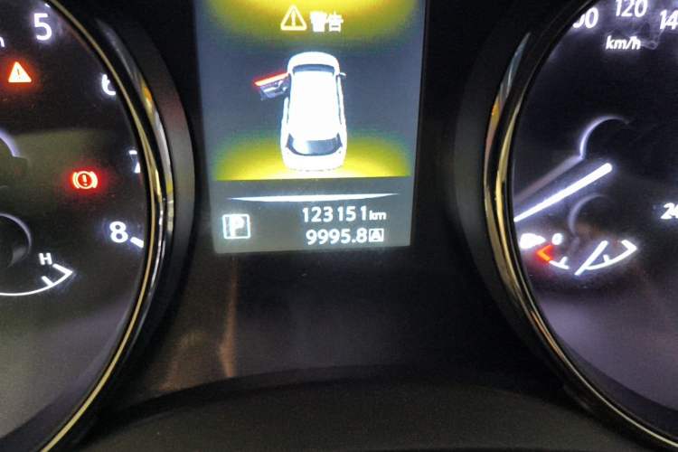 Used Nissan X-Trail 2015 2.5L CVT Leading MAX Edition 4WD Odometer Close Up