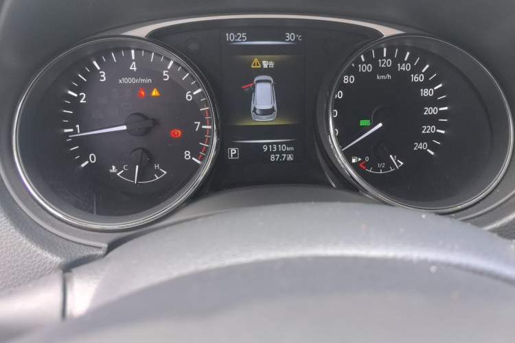 Used Nissan X-Trail 2015 2.0L CVT Comfort MAX Edition 2WD Odometer Close Up