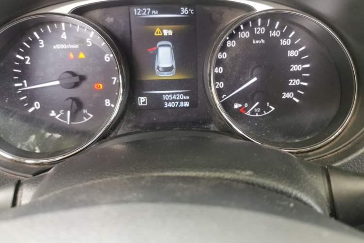 Used Nissan X-Trail 2015 2.0L CVT Comfort MAX Edition 2WD Odometer Close Up