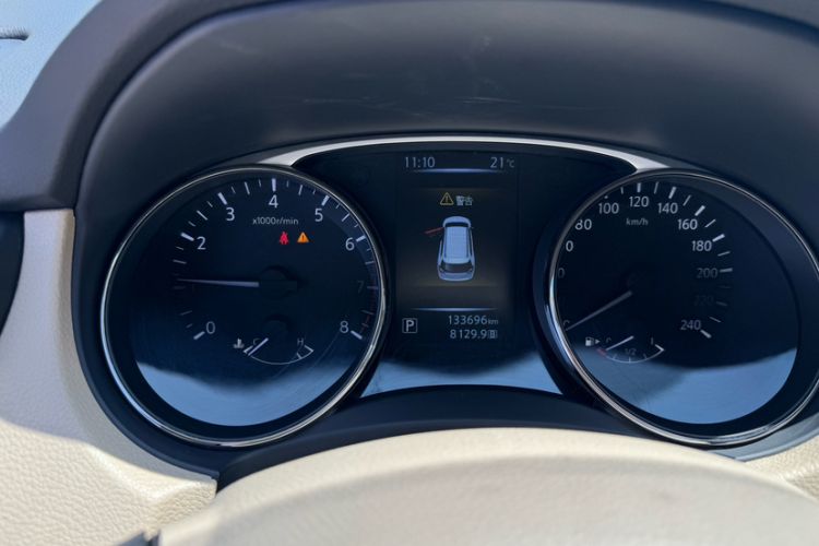 Used Nissan X-Trail 2015 2.0L CVT Comfort MAX Edition 2WD Odometer Close Up