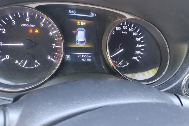 Used Nissan X-Trail 2015 2.0L CVT Comfort MAX Edition 2WD Odometer Close Up