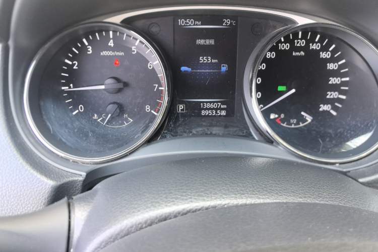 Used Nissan X-Trail 2015 2.5L CVT Leading MAX Edition 4WD Odometer Close Up