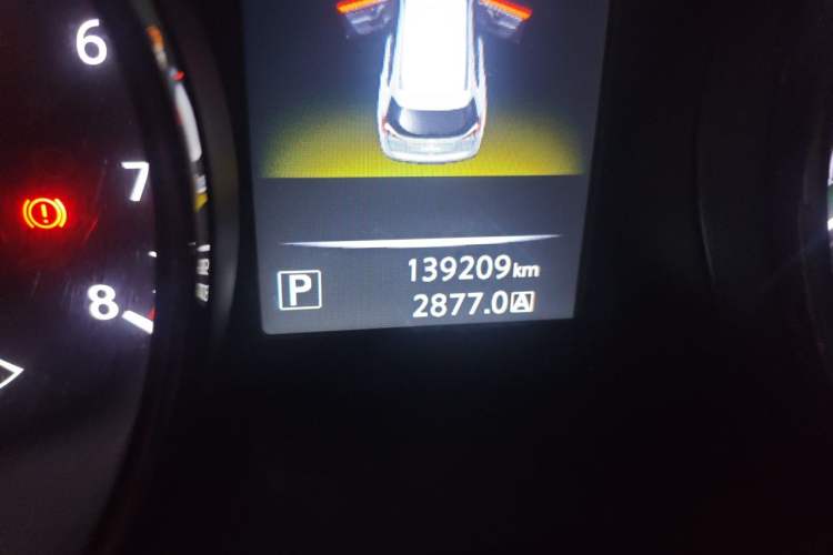 Used Nissan X-Trail 2015 2.0L CVT Comfort MAX Edition 2WD Odometer Close Up