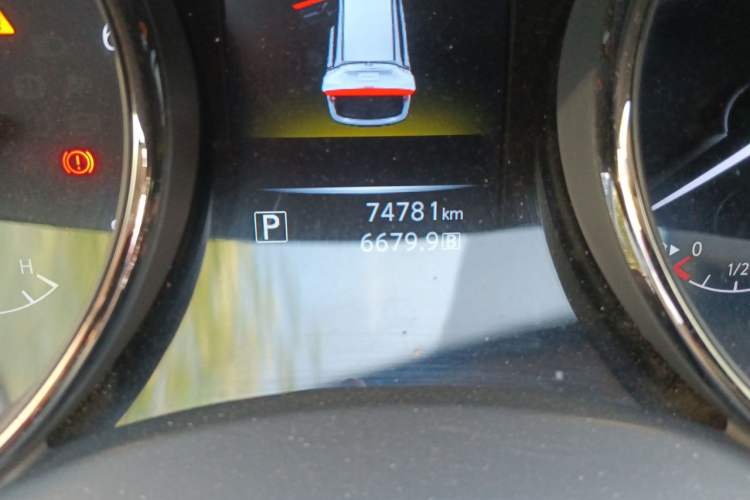 Used Nissan X-Trail 2015 2.5L CVT Leading MAX Edition 4WD Odometer Close Up
