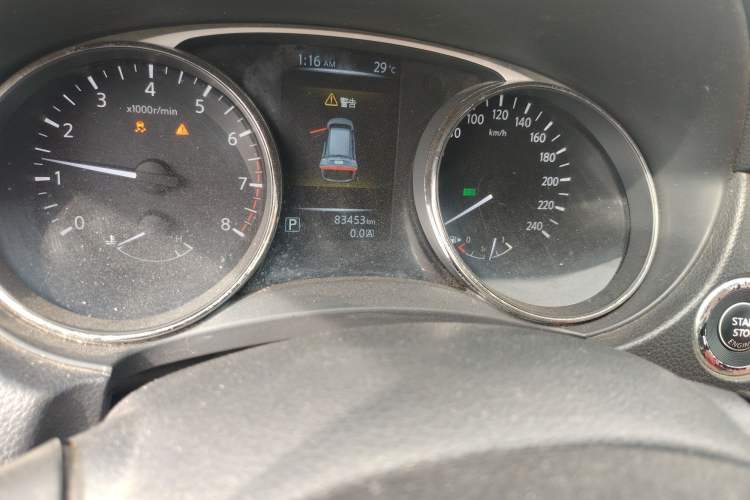 Used Nissan X-Trail 2015 2.0L CVT Comfort MAX Edition 2WD Odometer Close Up