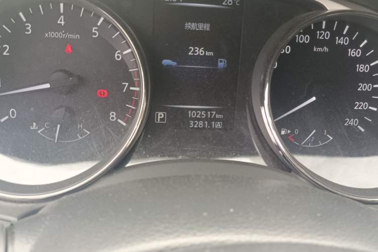 Used Nissan X-Trail 2015 2.0L CVT Comfort MAX Edition 2WD Odometer Close Up